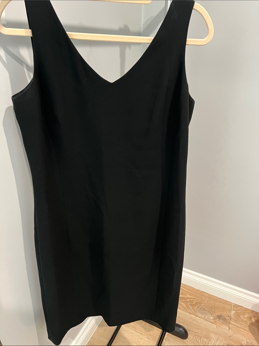 Jones New York Collection Black V-Neck Midi Dress